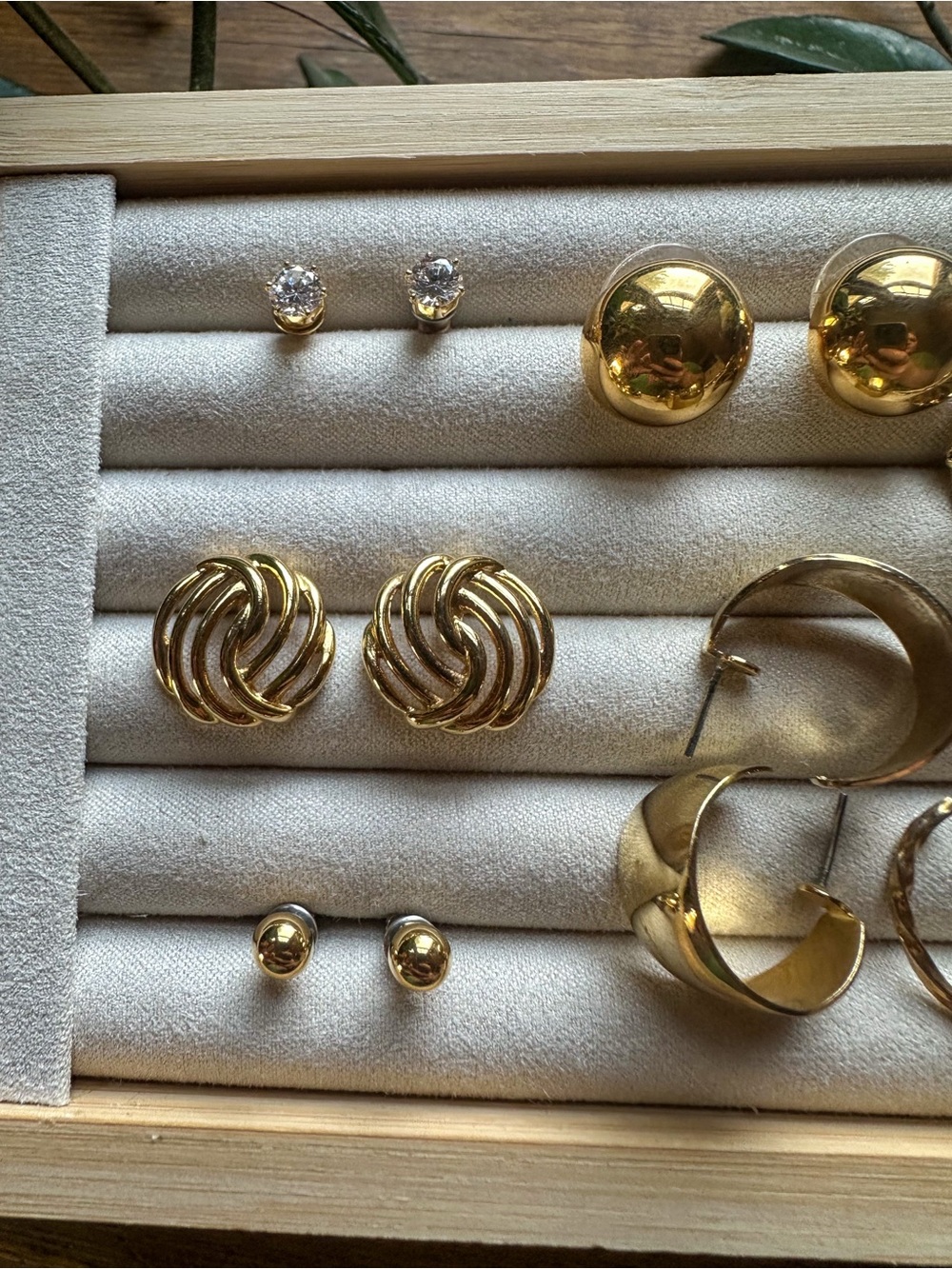 Vintage Gold-Tone Mixed Earring Lot - Picture 3 of 5